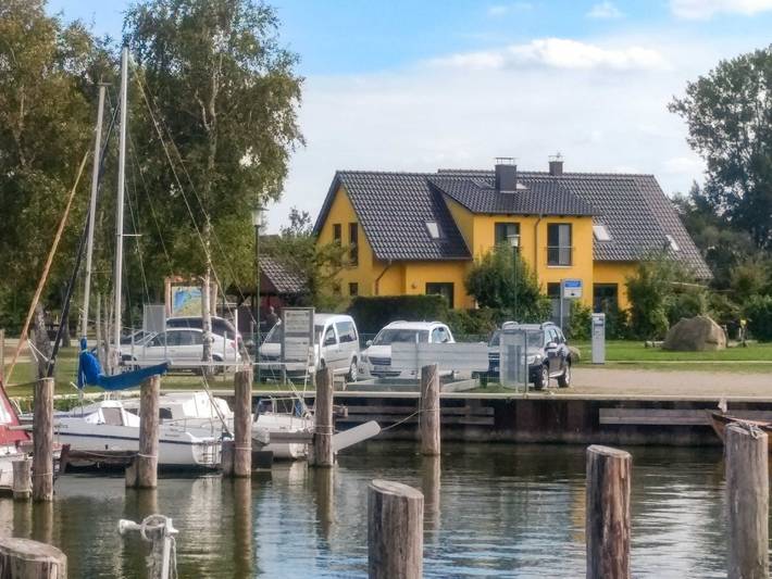 Ferienhaus für 7 Personen, mit Terrasse und Garten sowie Sauna und Seeblick