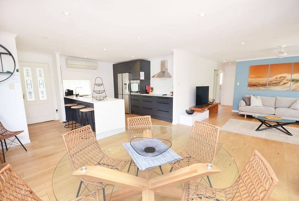 \"Happy Ours\" - Walking Distance to Shops & Beach in Avoca Beach, New South Wales