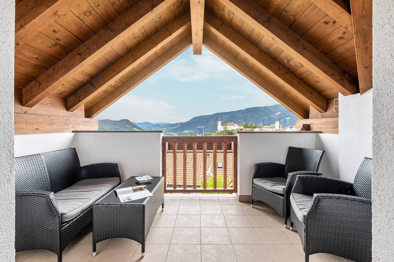 Entire apartment, Apartment "Bergweg" with Mountain View & Private Terrace in Lajen, Dolomiti Superski