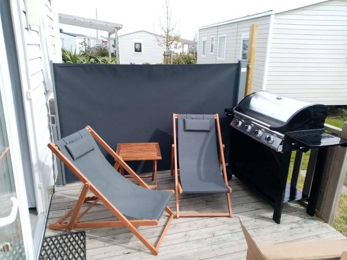 Camping pour 6 personnes, avec bassin pour enfant ainsi que terrasse et piscine à Sarzeau - 4