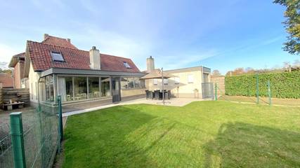 Gîte pour 6 personnes, avec terrasse et jardin à Peer