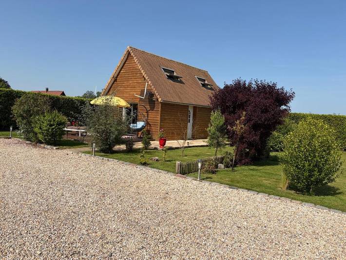 Location de vacances pour 3 personnes, avec piscine ainsi que jardin et vue dans Ambrumesnil