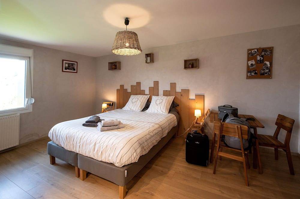Chambres d'hôtes nos racines - le tson - Chambre avec espace de travail - salon et cuisine partagée in Saulxures-sur-Moselotte, Parc naturel régional des Ballons des Vosges