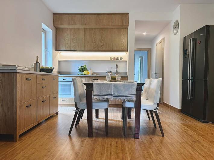 Apartament wakacyjny dla 4 osób, z Balkon i Taras oraz Ogród i Basen w Jurata (Jastarnia)