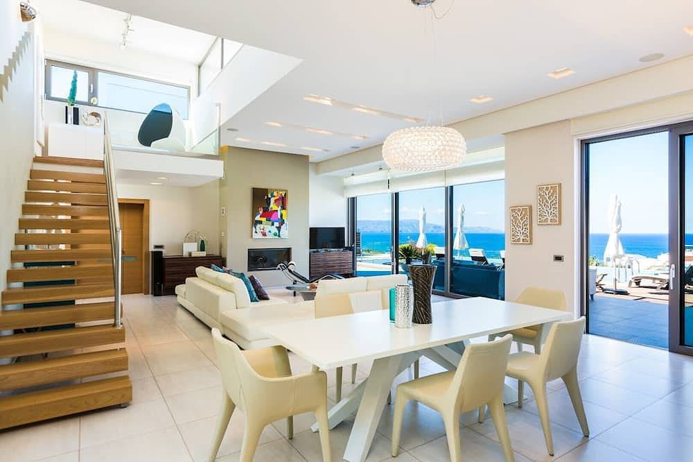 Lux Villa 600mt to beach★Gym & Basketball ★Heated pool★Jacuzzi★100 mt to Taverna in Platanias, Chania region