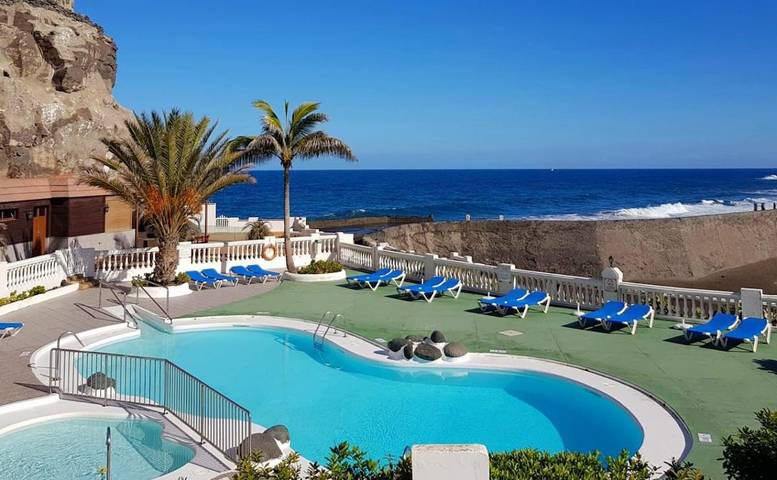 Ferienwohnung für 7 Personen, mit Terrasse und Kinderpool sowie Pool und Ausblick
