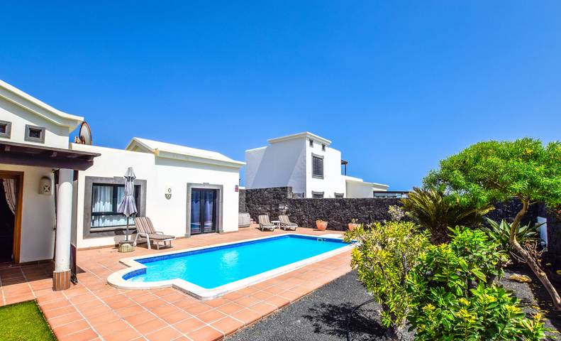 Chalet para 4 personas, con terraza además de piscina y jardín, Familias con niños en Lanzarote