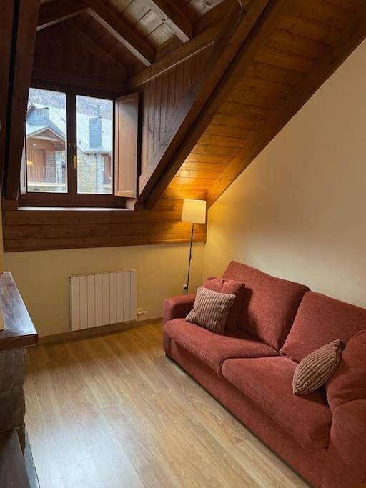 Gîte pour 6 personnes, avec piscine et jardin ainsi que terrasse et vue dans Cerler - 2