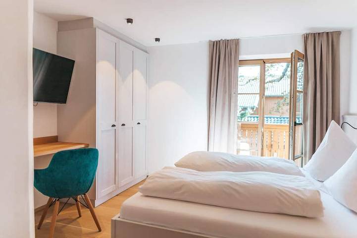 Ganze Wohnung, Balcony Suite mit wundervollem Seeblick in Frauenchiemsee, Chiemsee, Gemeinde