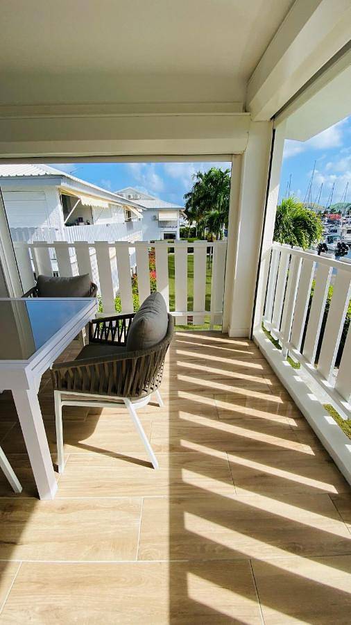 Gîte pour 2 personnes, avec terrasse dans Port De Saint Francois - 4