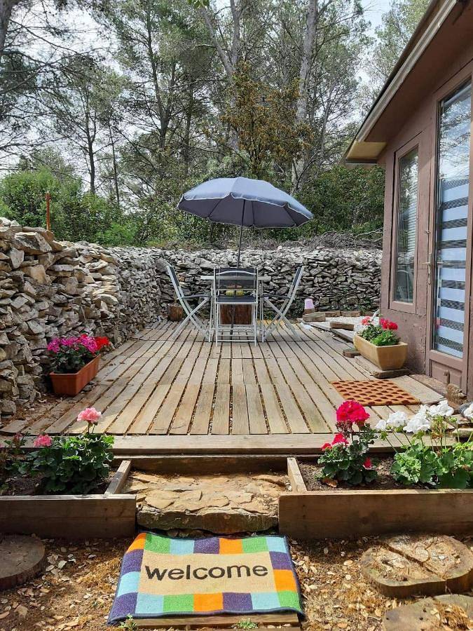 Gîte pour 2 personnes, avec terrasse et vue à Milhaud