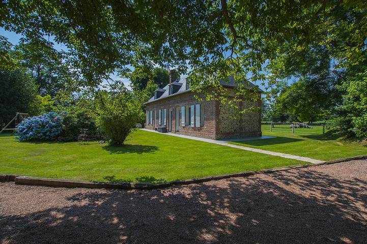 Location de vacances pour 10 personnes, avec jardin et jacuzzi à Manneville-la-Raoult