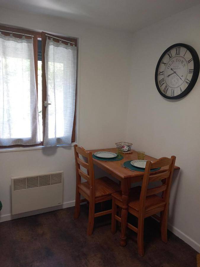 Appartement entier, One-Bedroom Apartment in Le Creusot, Région d'Autun