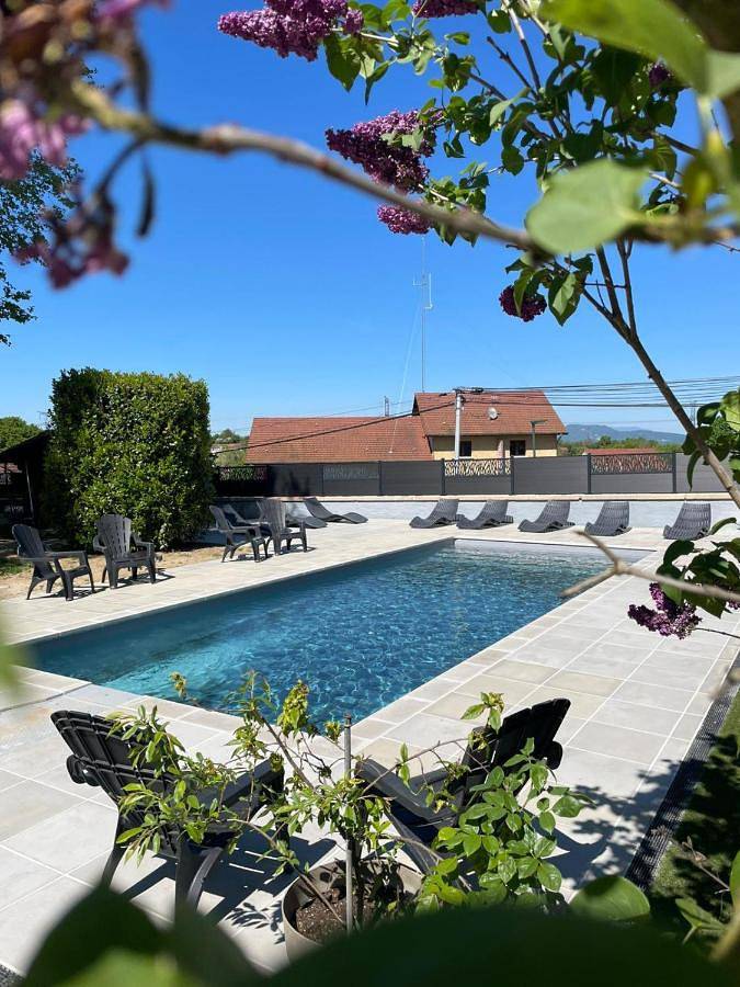 Gîte pour 4 personnes, avec sauna et jardin ainsi que jacuzzi et piscine dans La Bâtie-Montgascon - 2