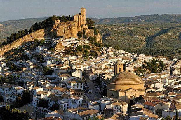 Casa rural para 18 personas, con jardín además de vistas y piscina, Se admiten mascotas en Montefrío - 3