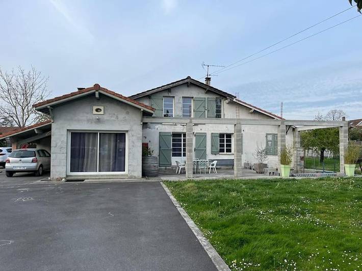 Location de vacances pour 11 personnes, avec terrasse à Bizanos - 3