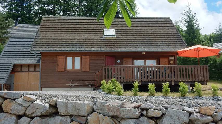 Maison de vacances pour 7 personnes, avec jacuzzi et jardin dans le Cantal