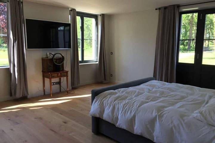 Location de vacances pour 8 personnes, avec piscine dans Cleppé - 2