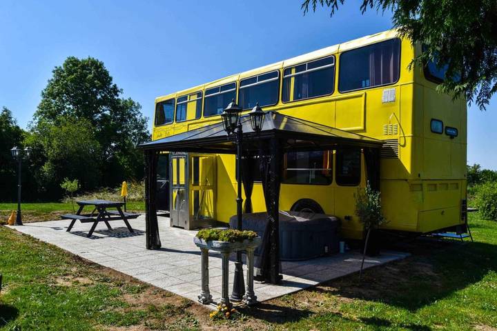 Location de vacances pour 6 personnes, avec terrasse ainsi que jacuzzi et jardin, animaux acceptés dans Montchevrier