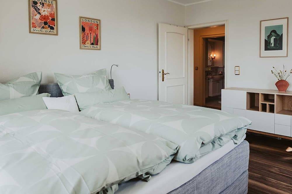 Ganze Wohnung, Ferienwohnung Gnadensee (Og) mit 90 qm, 2 Schlafzimmer + Wohnbereich, max. für 5 Personen in Allensbach, Untersee