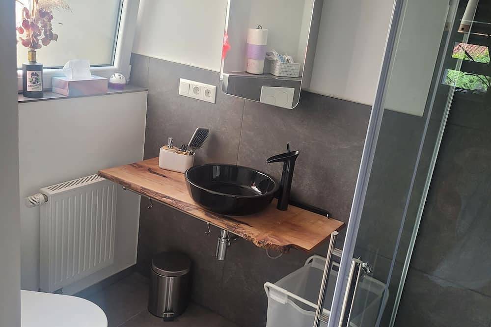Ganze Wohnung, Schöne 2 Zimmer Einliegerwohnung mit Blick auf die Burg Hohenzollern in Hechingen, Neckar-Alb