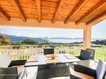 Gîte pour 4 personnes, avec terrasse à Serra-di-Ferro