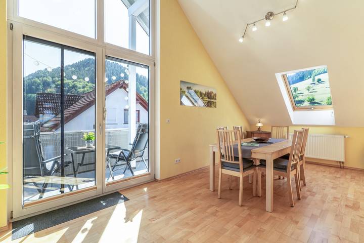 Hel lejlighed, Apartment 'Haus Schlössleblick' with Mountain View, Balcony and Wi-Fi in Oberwolfach, Kinzig Valley
