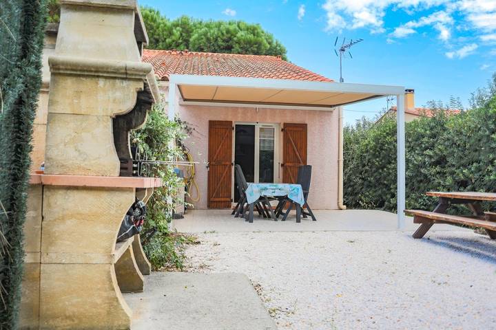 Gîte pour 5 personnes, avec Terrasse et Jardin ainsi que Piscine et Sauna