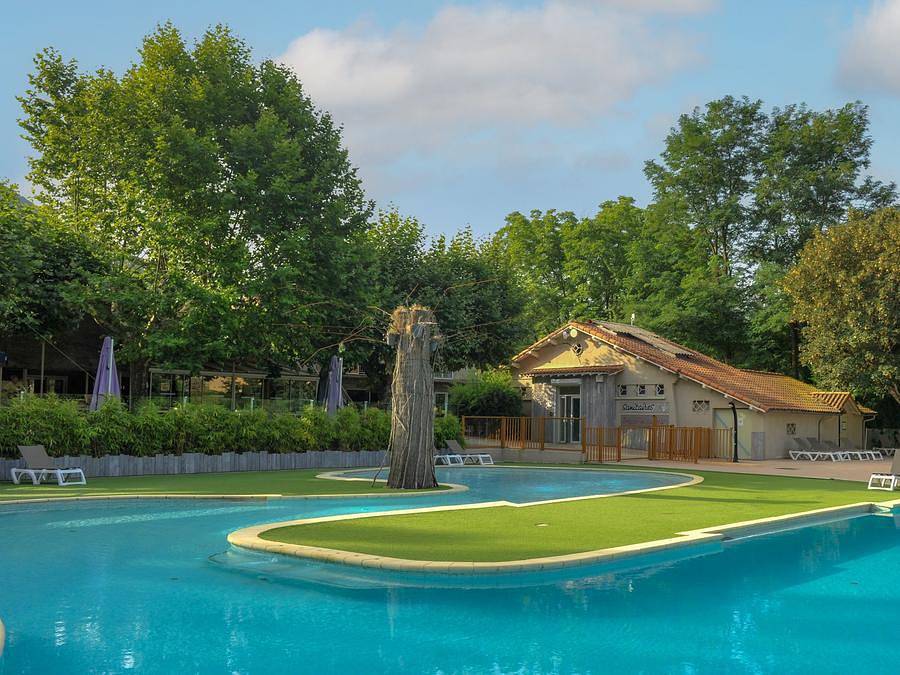 Camping Millau Plage - Lodge 6 personnes - Lodge Luxe 4 Pièces 6 Personnes in Millau, Parc naturel régional des Grands Causses