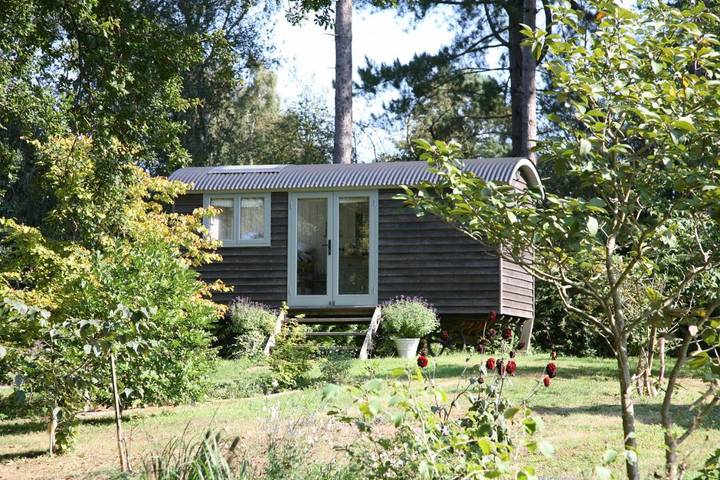 Glamping for 2 people, with Garden and View in Surrey