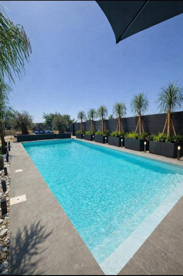 Ferienwohnung für 2 Personen, mit Whirlpool und Terrasse sowie Garten und Pool