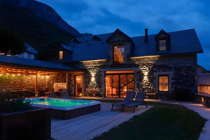 Holiday Home “L’Escale Pibeste” with Mountain View, Wi-Fi and Air Conditioning in Agos-Vidalos, French Pyrenees
