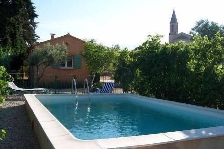 Location de vacances pour 4 personnes, avec jardin et terrasse à Saint-Pierre-de-Vassols