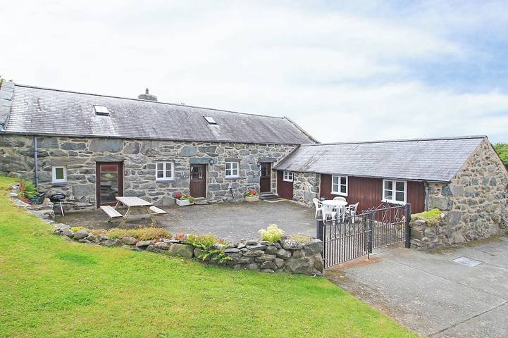 Cottage for 4 people, with garden in Llanbedr