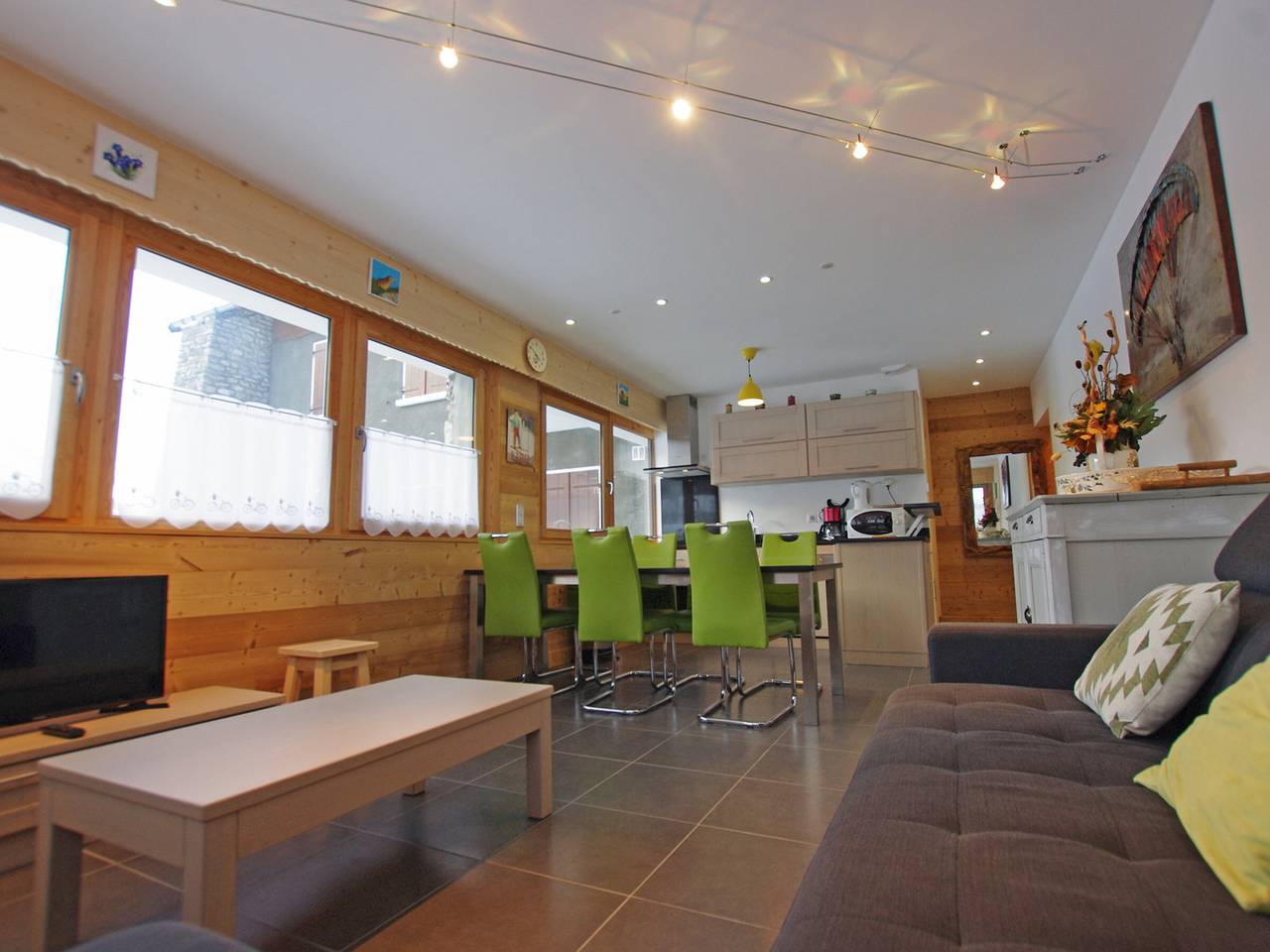 Entire apartment, Champagny-en-Vanoise: Modern 2-Bedroom Apartment for 6, Close to Village Center and Ski Lift in Champagny-en-Vanoise, Vanoise National Park