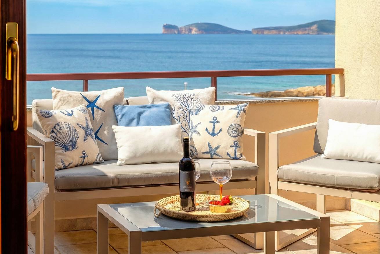 Ganze Wohnung, Vittoria Penthouse im Zentrum von Alghero mit großer Terrasse mit Blick auf das Meer, Parkplatz in Sant'Anna, Alghero