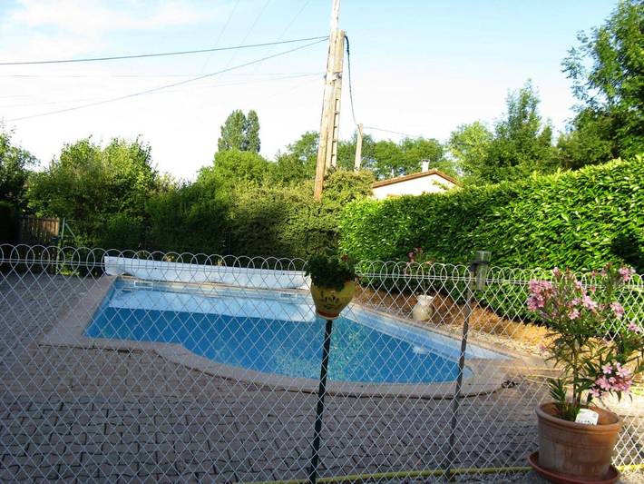 Maison de campagne pour 4 personnes, avec piscine ainsi que terrasse et vue à Saint-Julien (Rhône)