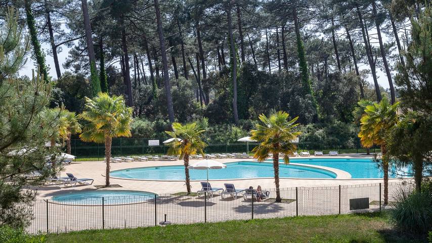 Appartement de vacances pour 4 personnes, avec Terrasse et Jardin ainsi que Bassin pour enfant et Piscine