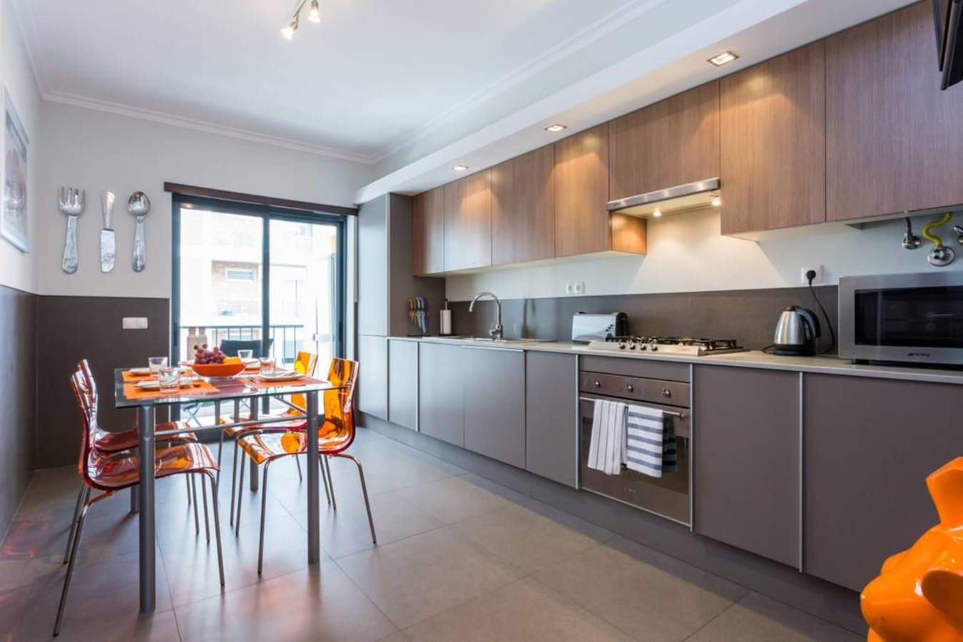 Entire apartment, Lagos Marina apartment with rooftop pool and gym in São Sebastião, Lagos