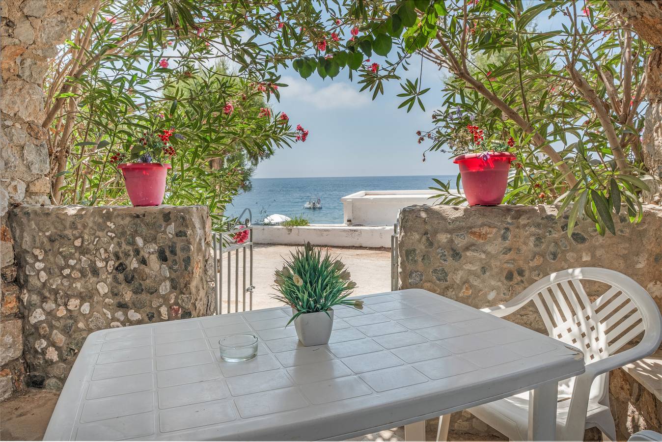Ganze Wohnung, Apartment 'D E D' mit Meerblick, privater Terrasse und Wlan in Mirties, Kalymnos
