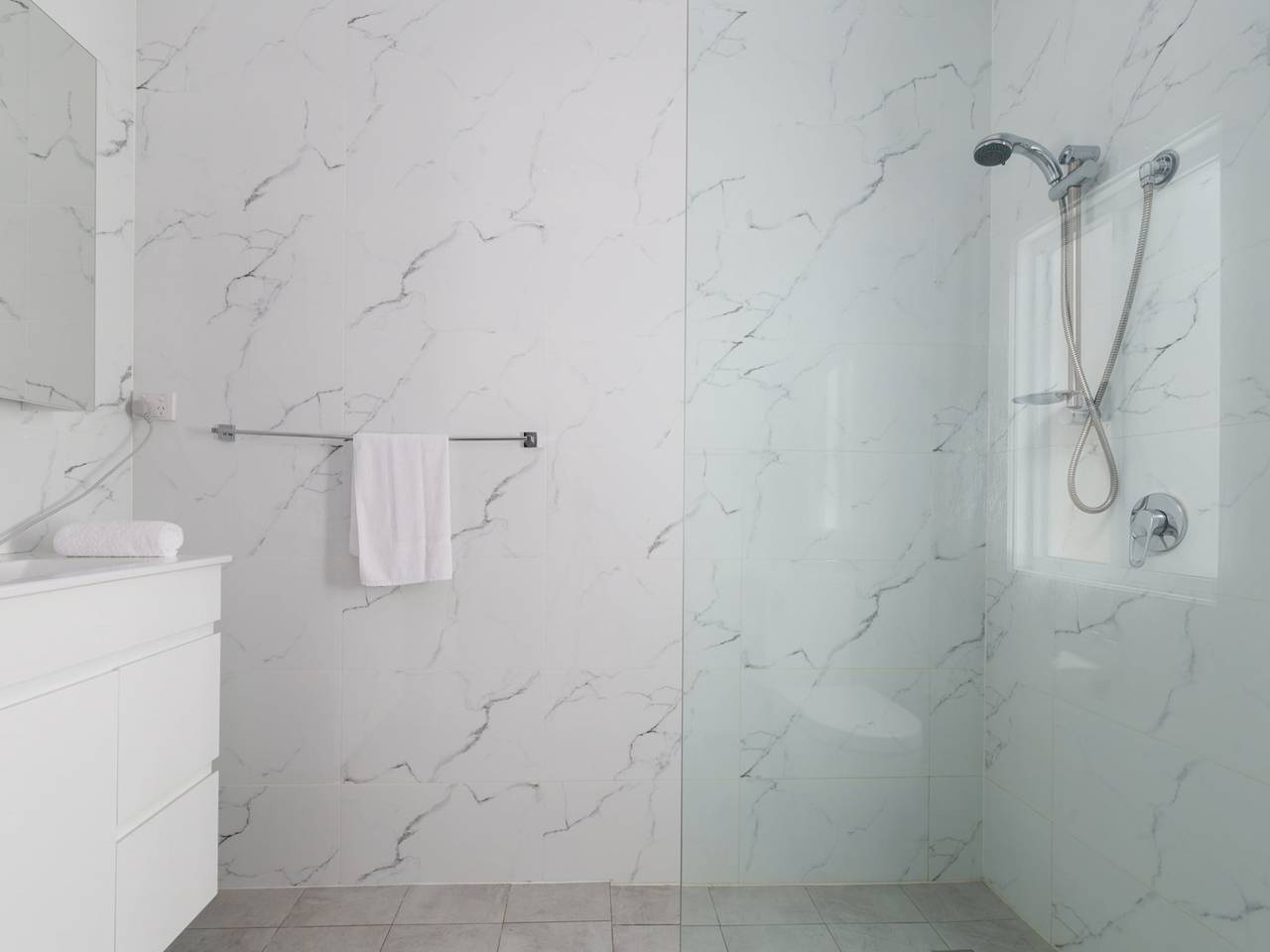 Entire apartment, Chic 1-Bed Retreat Near Shops & Beach in Sydney, New South Wales