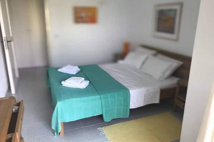 Appartement entier, Beautiful Villa Apartment by the Sea with Garden & Deck. in Sporades