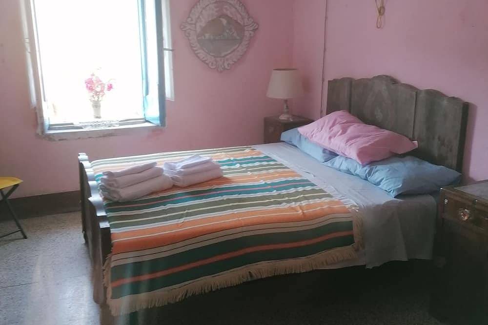 Ganze Wohnung, Tranquil 1-bedroom apartment in enchanting Badolato, in Badolato, Catanzaro Provinz