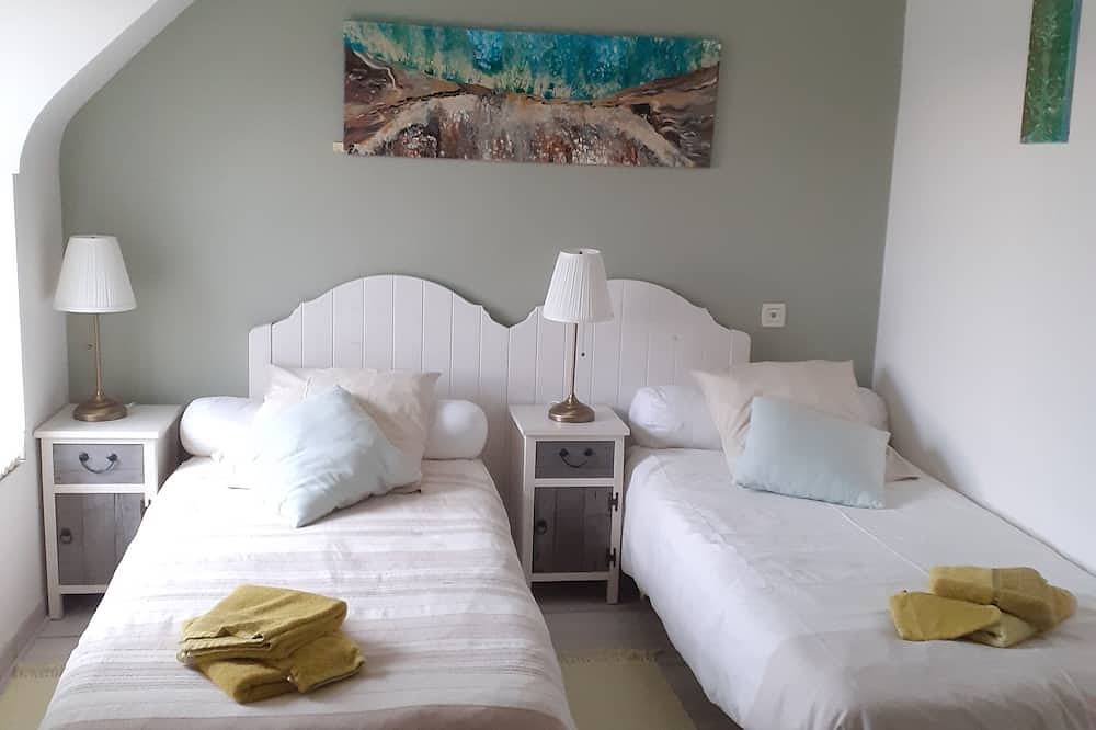 Entire apartment, Gites in a typical Breton farmhouse close to beaches and station in Guidel, Côte des Mégalithes