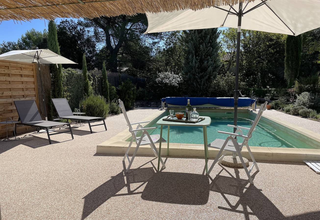 Gîte « La Petite Cadenelle » avec piscine privée, Wi-Fi et climatisation in Eygalières, Région d'Arles