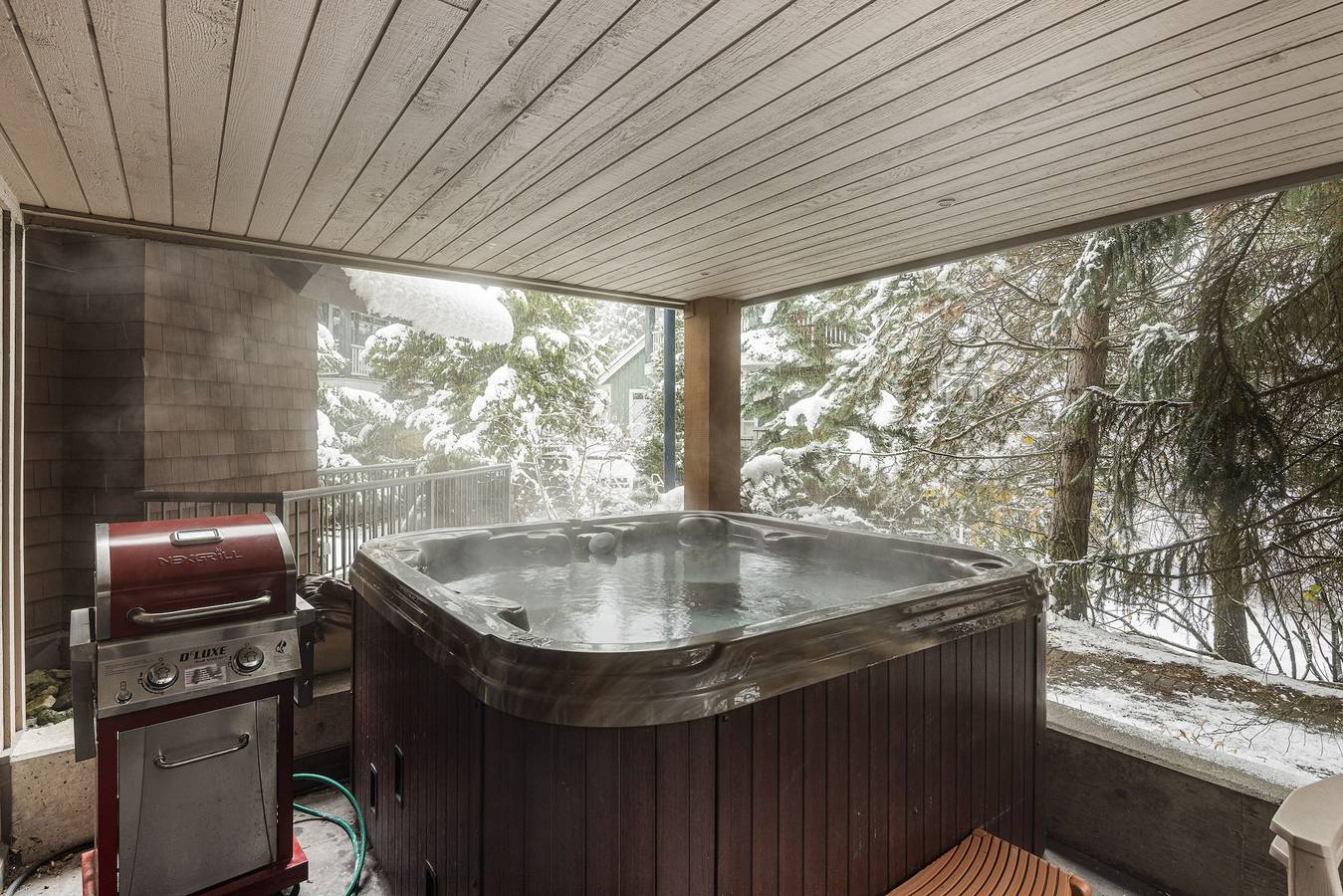 Appartamento intero, 2Br Townhome with private hot tub and pool. Gr 99 in Whistler, Whistler Blackcomb