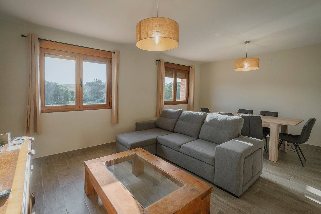 Apartamento 'Velasco I' con terraza privada, Wi-Fi y aire acondicionado in Cabañas de Polendos, Provincia de Segovia
