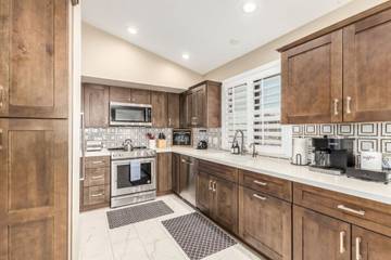 Vacation Rental for 12 Guests in Mesa, Maricopa County, Picture 4