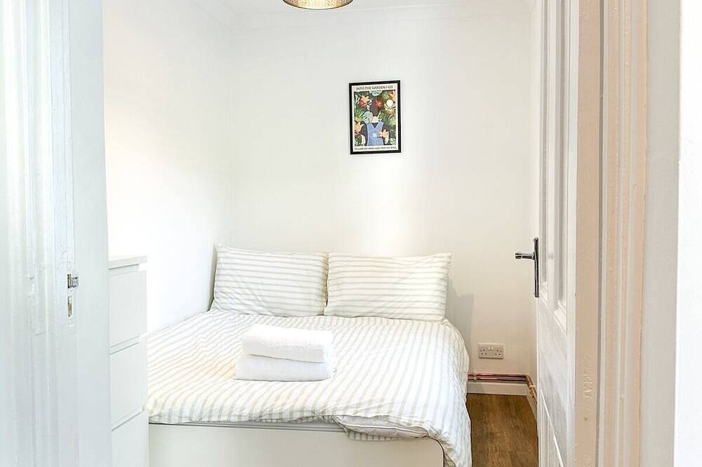 Entire apartment, Folkestone Oasis - Central 2 Bedroom Apartment - Pets Welcome! in Folkestone, Kent