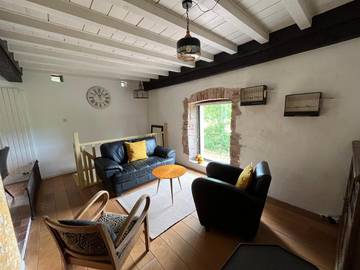 Gîte pour 4 personnes, avec terrasse et vue à Alligny-en-Morvan
